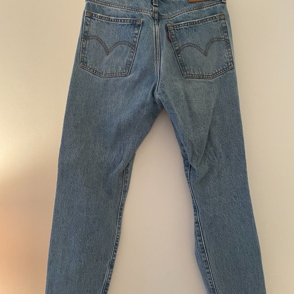 Levi's Wedgie Icon Fit Ripped Straight Leg Jeans - Picture 4 of 5